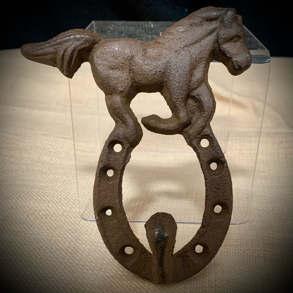 🧲Cast Iron Horse & Horseshoe Wall Hook – Rustic Western Decor
